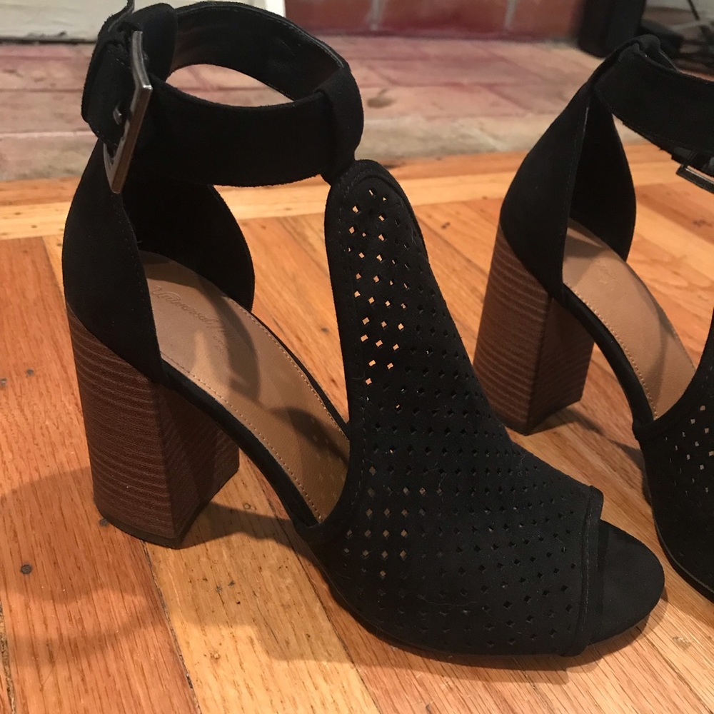Chunky black mesh heel
